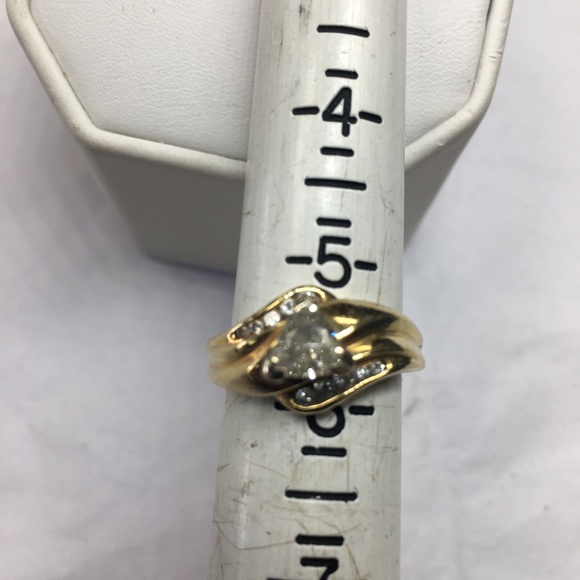 18K Diamonds Engagement Ring - Picture 3 of 4